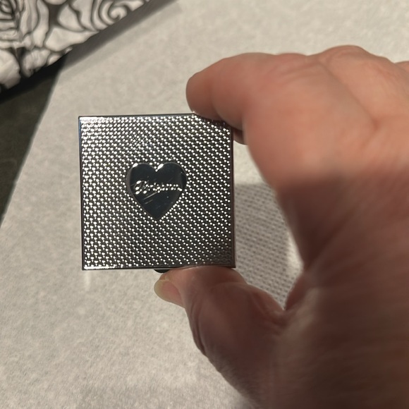 Brighton
Pill box and matching compact - Picture 3 of 7